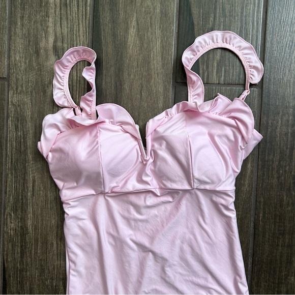 NWT Solido Swimwear Ruffle One Piece Swimsuit in Light Pink Sz L - Picture 5 of 10